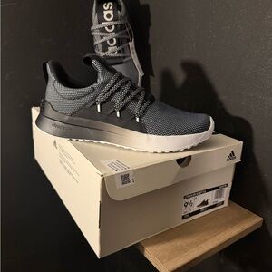 Adidas Men's Black and Gray Cloudfoam Sneakers